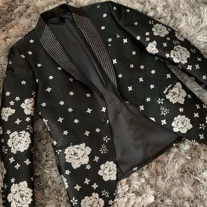 Diamond lapel men’s blazer with floral sleeves